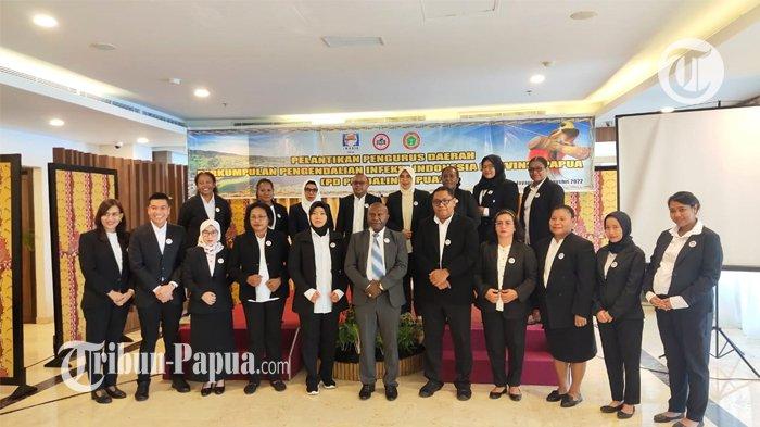 KESEHATAN - Sebanyak 32 Pengurus Daerah (PD) Perkumpulan Pengendalian Infeksi (Perdalin) Indonesia Provinsi Papua resmi dilantik di Kota Jayapura oleh Bidang Organisasi Perdalin Indonesia Dr S H Manullang SpB(K) FICS di salah satu hotel berbintang di Kota Jayapura, Papua, Senin (22/8/2022).