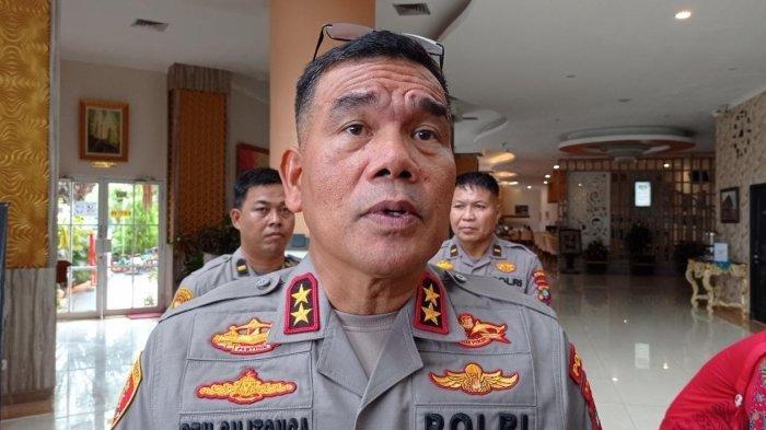 Kapolda Papua Barat Irjen Daniel Tahi Monang Silitonga diwawancarai terkait dana desa mengalir ke KKB Bintuni, Rabu (16/11/2022).
