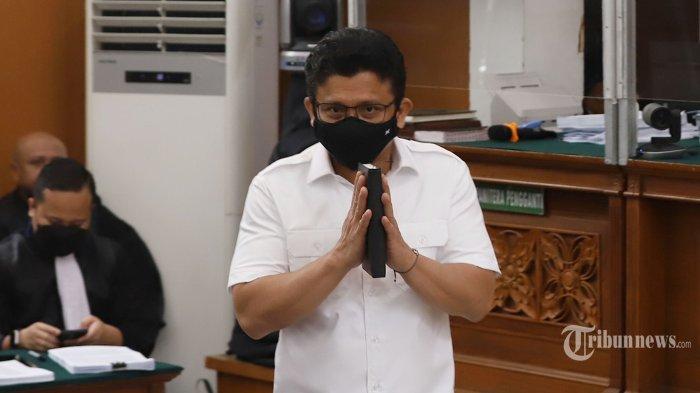 Terdakwa kasus pembunuhan Nofriansyah Yosua Hutabarat alias Brigadir Yosua, Ferdy Sambo tiba di ruang sidang Pengadilan Negeri Jakarta Selatan, Selasa (8/11/2022). Agenda sidang hari ini adalah pemeriksaan saksi untuk terdakwa Ferdy Sambo dan sang istri, Putri Candrawathi.