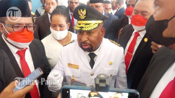 Gubernur Papua Lukas Enembe mengajak seluruh elemen masyarakat menjaga persatuan dan kesatuan dalam bingkai Negara Kesatuan Republik Indonesia (NKRI).