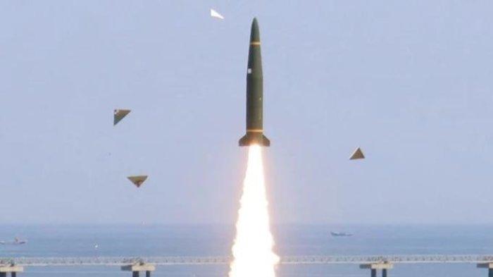 Militer Korea Utara menembakkan rudal balistik ke laut Kamis, 6 Oktober 2022 berdasar informasi yang diedarkan militer Korea Selatan.
