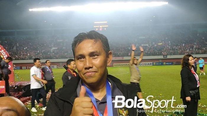 Pelatih timnas U-16 Indonesia, Bima Sakti usai menjuarai Piala AFF U-16 2022 di Stadion Maguwoharjo, Sleman, Jumat (12/8/2022).