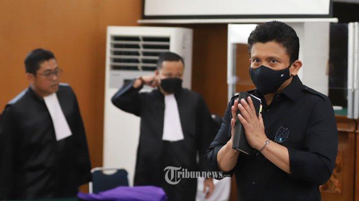 Terdakwa Ferdy Sambo menghadiri sidang kasus pembunuhan berencana Brigadir Nopriansyah Yosua Hutabarat (Brigadir J) di Pengadilan Negeri Jakarta Selatan, Selasa (1/11/2022). Sidang Ferdy Sambo dan Putri akan berlanjut ke tahap pembuktian. Sidang lanjutan ini diputuskan setelah majelis hakim Pengadilan Negeri Jakarta Selatan menolak nota keberatan atau eksepsi Sambo dan Putri Candrawathi. Untuk pertama kalinya usai pembunuhan Yosua Ferdy Sambo dan Putri akan bertatap muka dengan keluarga Yosua di persidangan.