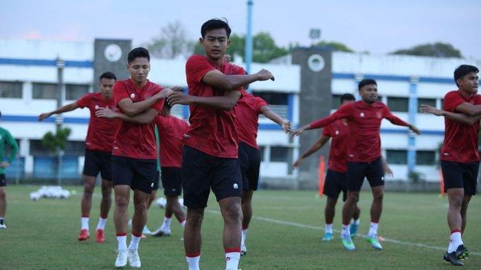 Sesi latihan perdana timnas Indonesia, Senin (19/9/2022).
