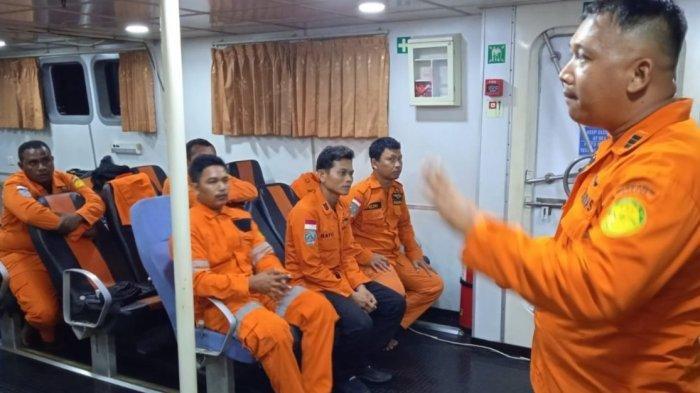 Tim SAR Sorong sedang persiapan untuk melakukan pencarian korban Kapal LCT Ronnysa And Dwi, Minggu (1/1/2023).