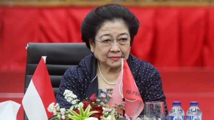 Ketua Umum DPP PDI Perjuangan, Megawati Soekarnoputri saat menerima kunjungan Pimpinan Ikhwanul Muballighin Mudjib Khudori di Kantor DPP PDI Perjuangan, Jalan Diponegoro, Jakarta Pusat, Kamis (26/4/2018).