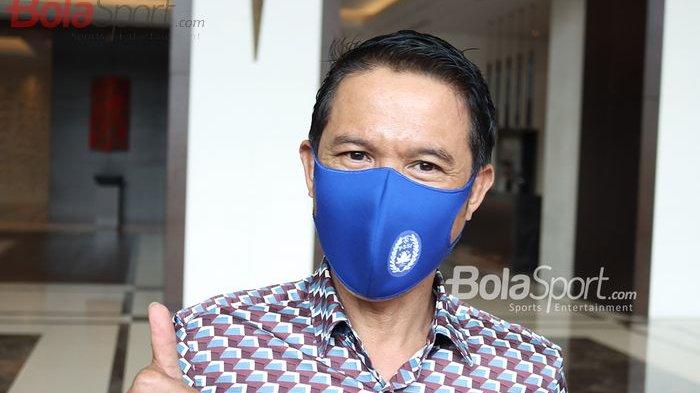 Plt Sekjen PSSI, Yunus Nusi, memberikan keterangan kepada awak media di Hotel Fairmont, Senayan, Jakarta Selatan, 29 Juli 2020.