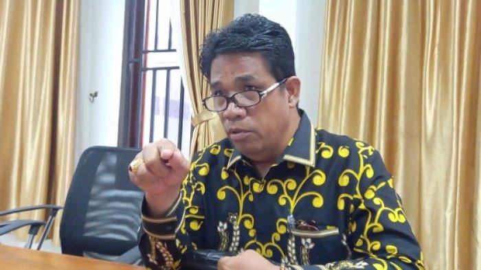 Anggota Komisi A DPRD Jayapura, Sihar L Tobing saat diwawancarai Tribun-Papua.com, di Sentani, Rabu (11/04/2022).