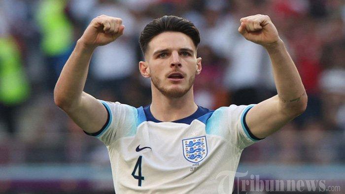 Gelandang West Ham, Declan Rice, saat membela Timnas Inggris di Piala Dunia 2022 Qatar, Senin (21/11/2022). Ia sedang menjadi incaran Arsenal dan Chelsea.
