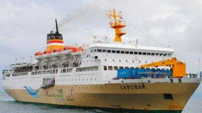 KAPAL SANDAR - Kapal Motor (KM) Labonar milik Pelni sedang sandar di pelabuhan Manokwari, Papua Barat, beberapa waktu lalu.