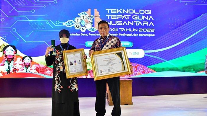 Wali Kota Banjar, Dr. Hj. Ade Uu Sukaesih,M.Si., menghadiri Kegiatan Pembukaan Gelar Teknologi Tepat Guna Nusantara (GTTGN) XXIII Tahun 2022 yang bertempat di Ballroom Aston Cirebon Hotel & Convention Center Kota Cirebon, Rabu (19/10/2022)