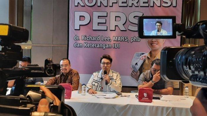Richard Lee saat jumpa pers di kawasan Kuningan, Jakarta Selatan, Senin (29/8/2022). (TRIBUNNEWS.COM/Fauzi Nur Alamsyah)