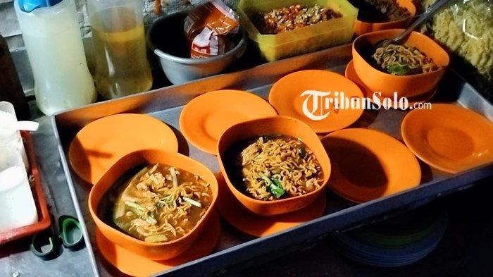 Menu mie nyemek di Wedangan Pak Tres, Selasa (5/7/2022) malam.