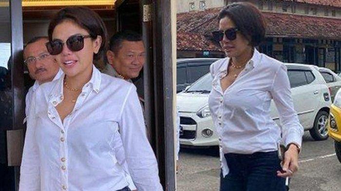 Nikita Mirzani tampil modis dan tampak seksi saat mendatangi Mapolresta Serang Kota, Selasa (25/10/2022).