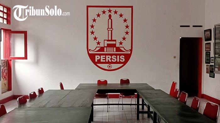 Suasana dalam Balai Persis. Bangunan tersebut rencananya ingin dikelola Persis Solo. Namun klub tidak mau buru-buru.