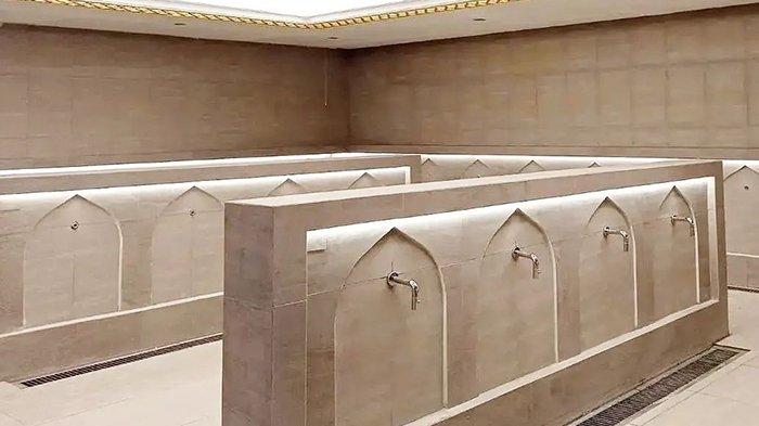 Penampakan tempat wudu di Masjid Sheikh Zayed Solo yang beredar di media sosial. Foto itu diunggah oleh akun @renomarsadian.