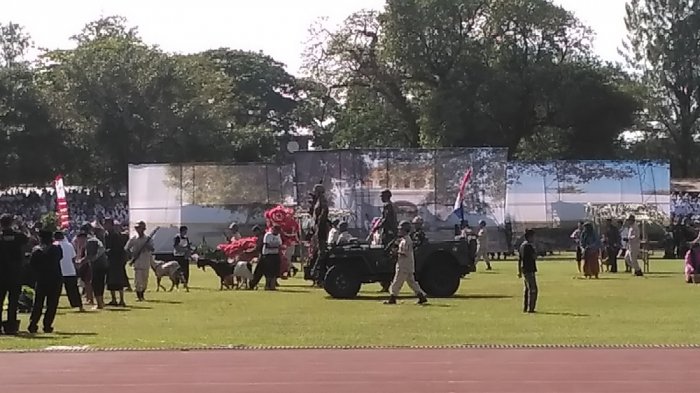 Pasukan Belanda menyerang dalam drama kolosal Serangan Umum 4 Hari di Solo, Stadon Sriwedari, Solo, Kamis (17/8/2017) pagi.