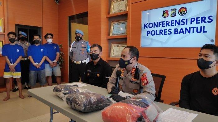 Kapolres Bantul AKBP Ihsan memberikan penjelasan dalam kasus perusakan dan pengeroyokan