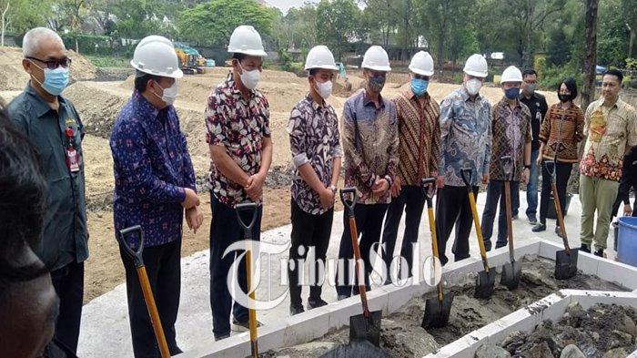 Wali Kota Solo Gibran Rakabuming Raka saat ground breaking revitalisasi Taman Satwa Taru Jurug (TSTJ) Solo, Sabtu (13/8/2022). Di mana TSTJ bakal disulap seperti Taman Safari.
