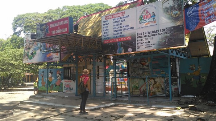 Pintu timur THR Sriwedari Solo.