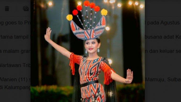 Afanien (11) saat tampil di Indonesia Model Award 2022 mengenakan budana adat Sekomandi Kalumpang.