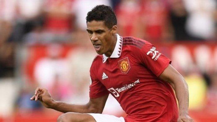 Aksi Raphael Varane dalam laga Manchester United vs Arsenal pada lanjutan pekan keenam Liga Inggris 2022-2023 yang digelar di Stadion Old Trafford, Manchester, pada Minggu (4/9/2022) waktu setempat.