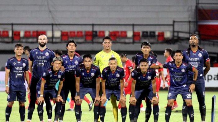 Arema FC saat pertandingan pekan 23 Liga 1 2021-2022 melawan Persija Jakarta yang berakhir dengan skor 1-1 di Stadion Kapten I Wayan Dipta Gianyar, Sabtu (5/2/2022) malam.