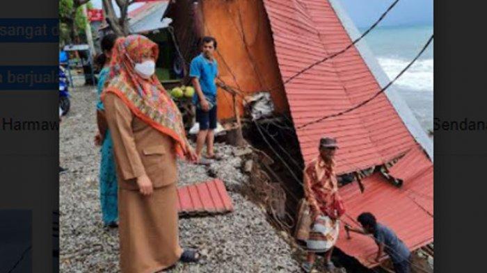 Camat Sendana, Hj Harmawati saat berkunjung di Desa Mosso Dua, Kecamatan Sendana, Majene, Sulbar, Selasa (7/12/2021).
