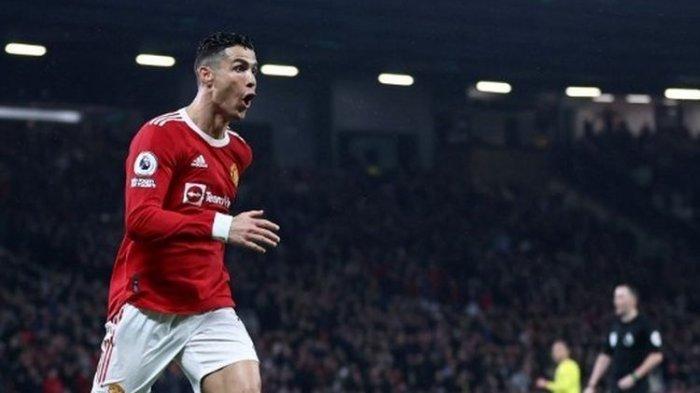 Cristiano Ronaldo usai mencetak gol pada laga MU vs Brentford dalam laga pekan ke-35 Liga Inggris, di Old Trafford, 2 Mei 2022.