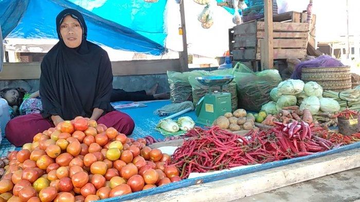 Pedagang cabe di Pasar Polman