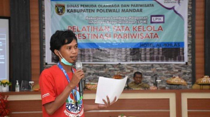 Pendiri Komunitas Sahabat Penyu, Muhammad Yusri mengharumkan nama Kabupaten Polewali Mandar (Polman), Sulawesi Barat (Sulbar).