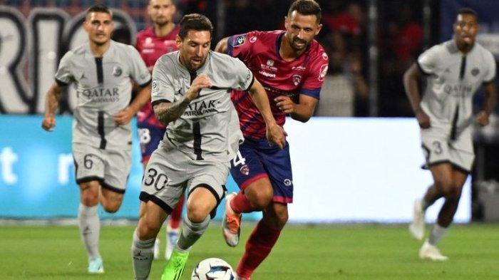 Penyerang PSG, Lionel Messi, kala beraksi dalam laga pekan pertama Liga Perancis 2022-2023 kontra Clermont Foot di Stade Gabriel Montpied, 6 Agustus 2022.