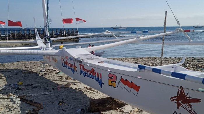 Perahu Sandeq usai diperbaiki