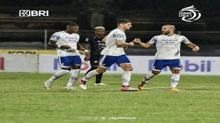 Selebrasi penyerang Persib Bandung, Bruno Cantanhede setelah mencetak gol ke gawang Madura United dalam lanjutan pekan 31 BRI Liga 1 2021 di Stadion I Gusti Ngurah Rai, Minggu (13/3/2022) malam WIB. (Instagram @Liga1match)