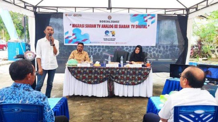 Sosialisasi dan Pembagian STB sebanyak 5 unit di kantor Camat Mamuju, Jl Ahmad Kirang, Kelurahan Binanga, Kecamatan Mamuju, Kabupaten Mamuju, Sulbar, Senin (18/7/2022).