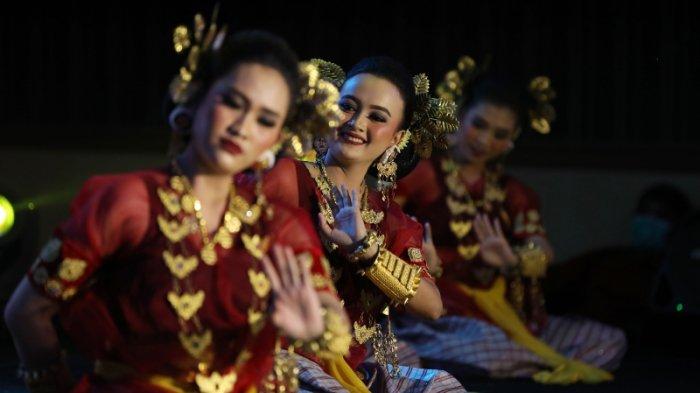 Tarian to Sumombal di Festival Kota Tua Majene