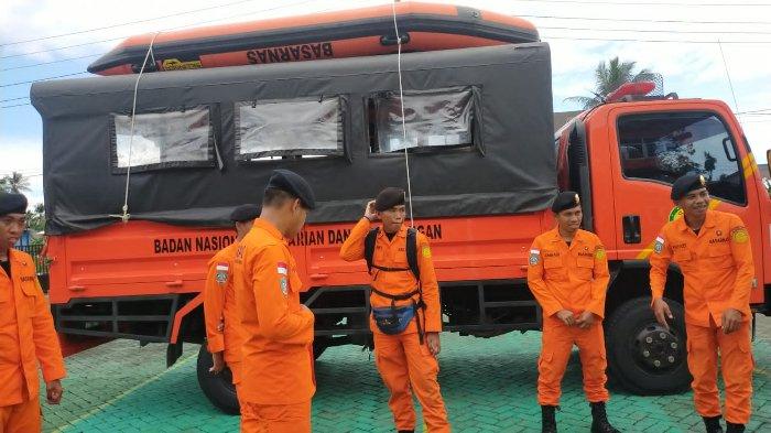 Tim Basarnas Mamuju saat persiapan berangkat menuju lokasi korban tenggelam di Sungai Mosso, Desa Lombong, Kecamatan Malunda, Kabupaten Majene, Sulawesi Barat (Sulbar), Kamis (16/6/2022).