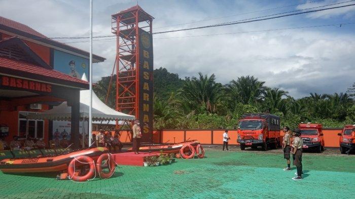 Bupati Mamuju Hj Sitti Sutinah Suhardi pimpin upacara Hari Pramuka ke-60 tahun di lapangan kantor Basarnas Mamuju.