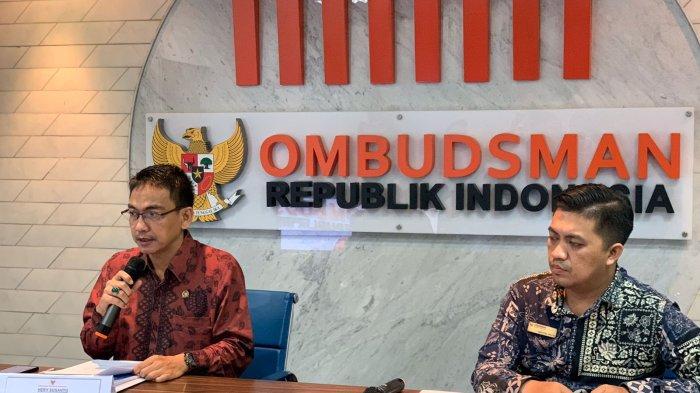Anggota Ombudsman RI, Hery Susanto (kiri), menyampaikan hasil rapid assesment atau kajian cepat terkait pembatasan Pertalite dan Solar melalui aplikasi MyPertamina. Berdasarkan hasil kajian cepat itu, Ombudsman meminta pemerintah tak menaikkan harga bahan bakar minyak (BBM) subsidi jenis Pertalite dan Solar.