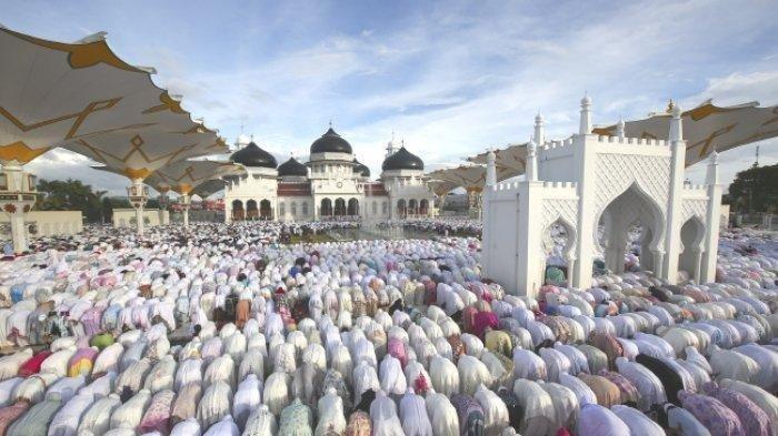 Bacaan niat salat ied lengkap tata cara dan Panduan Sholat Idul Fitri serta amalan sunnah yang bisa dilakukan. Umat Islam akan menunaikan salat Idul Fitri 2022 pada Senin (02/05/2022) pagi ini.
