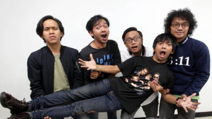Band D'Masiv berfoto di kantor redaksi Tribunnews.com saat berkunjung ke markas Tribun Network di Palmerah, Jakarta, Selasa (22/5/2018).