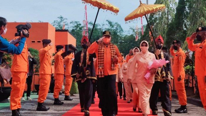 Kepala Badan SAR Nasional atau Basarnas RI Marsekal Madya TNI Henri Alfiandi kunjungan kerja ke Provinsi Sulawesi Tenggara (Sultra). Lawatan Kepala Basarnas RI Marsekal Madya TNI Henri Alfiandi ke Sultra melakukan kunjungan kerja ke Kantor Pencarian dan Pertolongan atau KPP Kendari, pada Sabtu (19/3/2022).