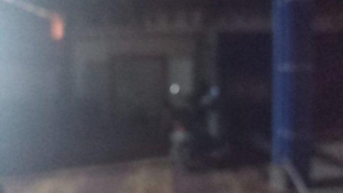 Aliran listrik disejumlah wilayah di Kota Kendari, Provinsi Sulawesi Tenggara (Sultra), Jumat (23/09/2022) malam tetiba padam.
Peristiwa pemadaman listrik tersebut dilaporkan terjadi dibanyak wilayah di ibu kota Provinsi Sultra ini.