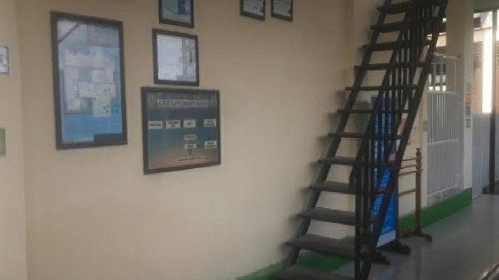 Puluhan sidang kasus pidana di Pengadilan Negeri Kendari Kelas IA molor bahkan di tunda pada Rabu (25/1/2023).
Sampai dengan pukul 17.00 tidak ada satupun kasus pidana disidangkan di pengadilan negeri kendari.