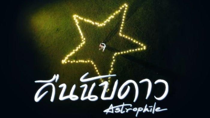 Mai Davika Hoorne (Nubdao) dan Bright Vachirawit Chivaaree (Kimhan) dalam drama Thailand romantis-komedi, Astrophile episode 18 End (episode terakhir).