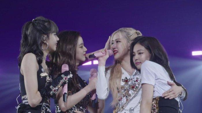 Member BLACKPINK, Lisa, Jennie, Jisoo dan Rose. Kembali dengan lagu terbaru Pink Venom yang termasuk dalam album BORN PINK.