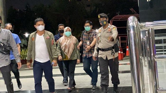 Bupati Kolaka Timur Andi Merya Nur tiba di Gedung Merah Putih Komisi Pemberantasan Korupsi (KPK), Jakarta Selatan, Rabu (22/9/2021) petang.