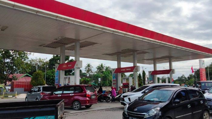 Tanda-tanda harga Pertalite naik begitupun kenaikan Solar, simak banderol BBM subsidi terbaru hari ini di seluruh Indonesia. Kabar penyesuaian banderol bahan bakar minyak atau BBM bersubsidi itu sebelumnya beredar luas di media sosial (medsos).