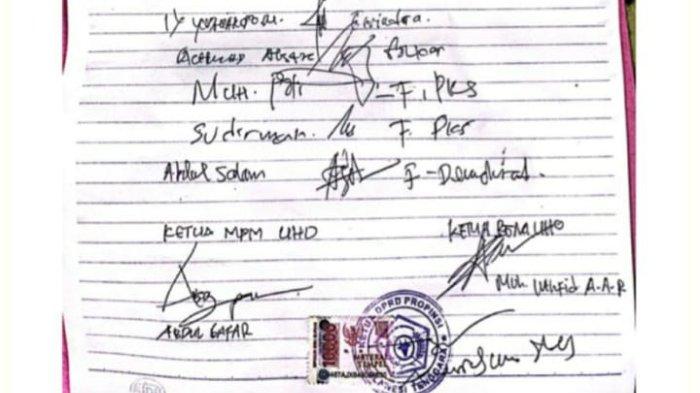 Beredar tulisan kertas pernyataan sikap DPRD Sultra dan BEM UHO usai demo 11 April 2022 di Kota Kendari, Provinsi Sulawesi Tenggara (Sultra). Pernyataan sikap itu berisi 4 poin kesepakatan yang ditulis dan ditandatangani disecarik kertas lengkap dengan cap dan stempel Dewan Perwakilan Rakyat Daerah (DPRD) Sultra.