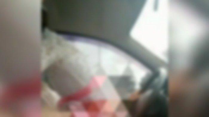 Sosok pemeran video viral Bali berdurasi 29 detik, pria dan wanita beradegan tak senonoh pakai pakaian adat di dalam mobil yang sedang melaju. Video viral yang merekam adegan asusila itu beredar luas dan kini menghebohkan masyarakat di Pulau Dewata.